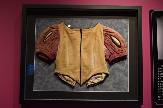 「白雪姫」実写モデル、マージョリー・ベルチャーが着用したドレス