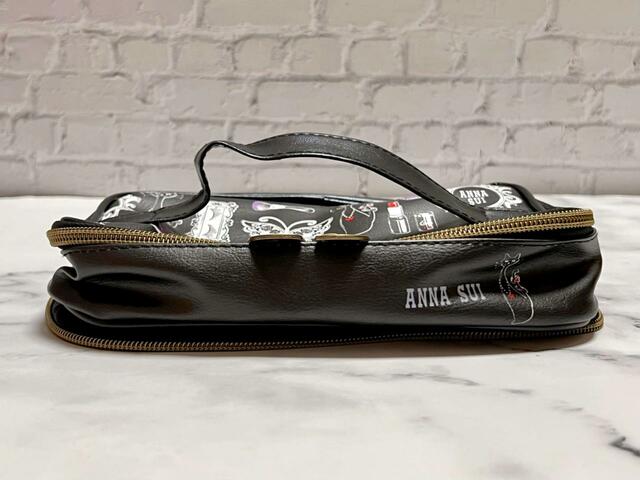 【ANNA SUI COLLECTION BOOK 2つに分かれるバニティポーチ】上段は上蓋に持ち手付き