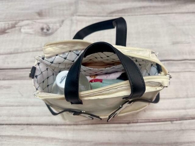 ちょっとしたお出かけの荷物を入れてみました