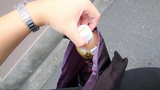 【モンベル U.L.MONOバッグ L】肩に掛けたまま手で中身を片手で取り出せる