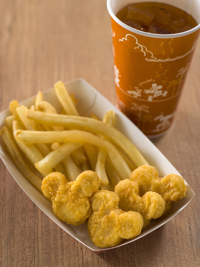 フレンチフライポテト&チキンナゲット、ソフトドリンク付き 710円