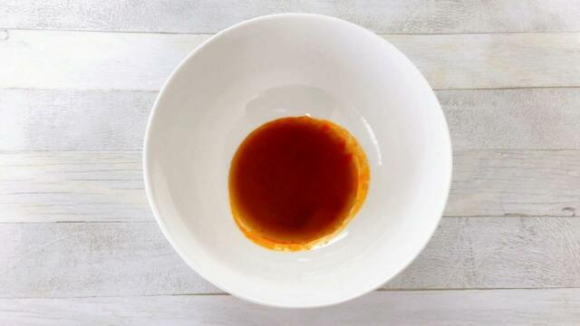 まず器にシェントウジャンの素を入れます。