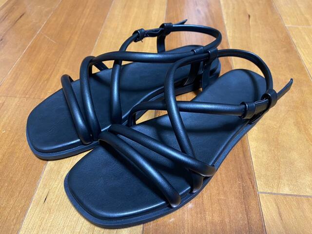 【UNIQLO ナローストラップサンダル】Mサイズは23.5-24cm
