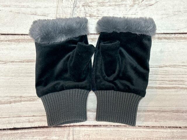 背面も異なる生地が用いられています