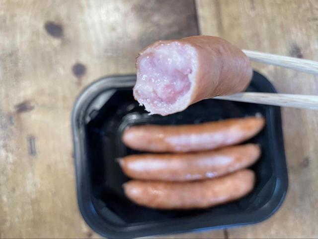 【セブン-イレブン 金のシリーズ 金のウインナー】パリッとした食感が食欲をそそる