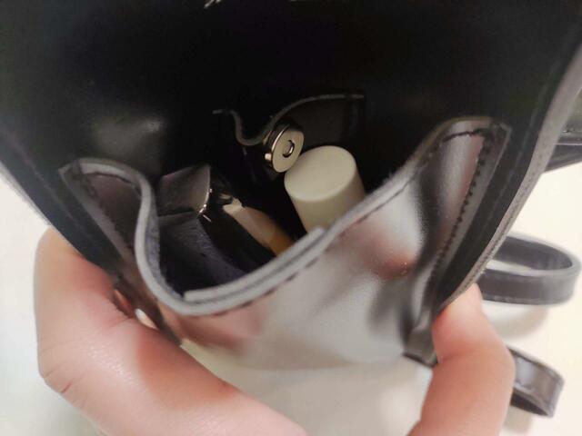 リップなど、小さいものが入る