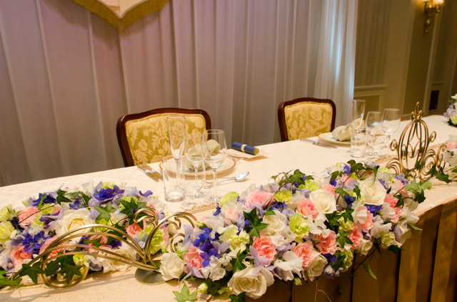 東京ディズニーランドホテル宴会場「シンデレラドリーム」でのウェディングプログラム「ディズニー・ロイヤルドリーム・ウェディング」©Disney