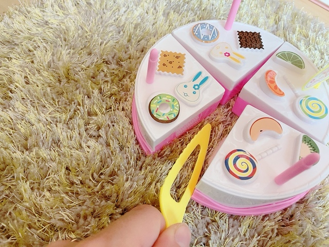 【セリア たべちゃお！ホールケーキ】ケーキナイフでサクッと切れます