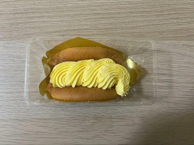 【LAWSON　ふんわりバターオムレット】ポイントは、もちろんバタークリーム！