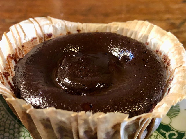 【業務スーパー　フォンダンショコラ】濃厚でとろとろなチョコレートが美味しそうですね