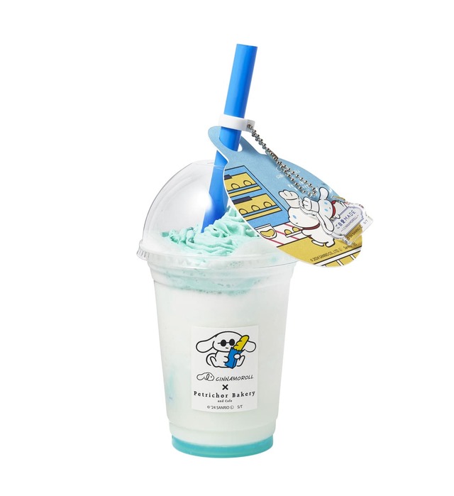 【アイシナモロールコラボフード / Petrichor Bakery and Cafe「ラムネとミントのご自愛シェイク」テイクアウト1,274円 / イートイン1,298円】暑い夏にもぴったりのドリンク