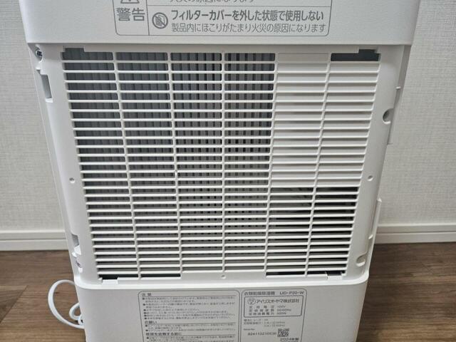 【アイリスオーヤマ　衣類乾燥除湿機】フィルターカバーを外した状態。こちらも掃除機やティッシュなどで掃除できます