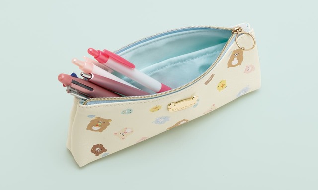 【リラックマ / みんなでまんぷくまくまく】収納力も抜群なペンポーチ