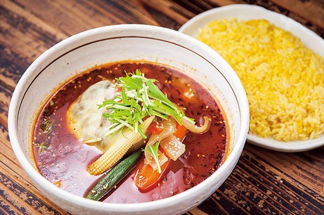 スープカレーの名店／札幌ドミニカ 銀座店（銀座）　トマト・ハンバーグ＆とろりチーズトッピング 1200円