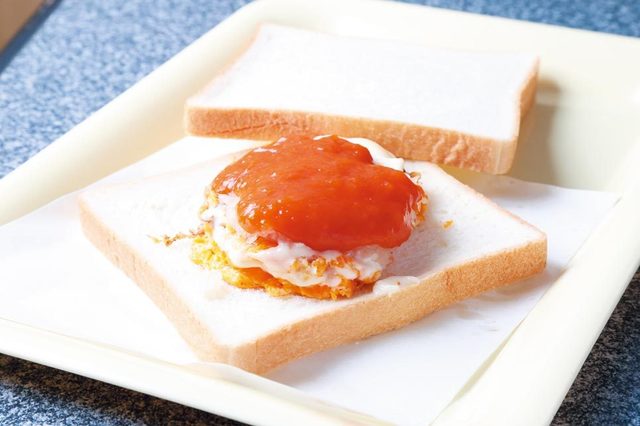 ボンハンバーガー　ホットサンド（タマゴ入り） 320円