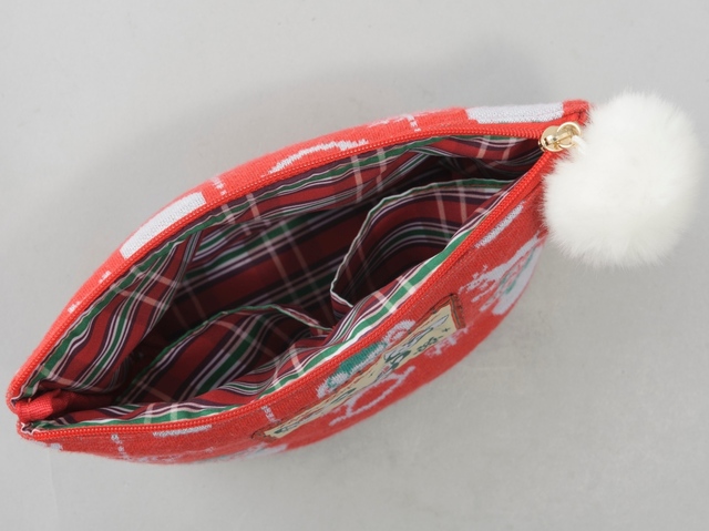 ポーチ ¥2,300 ※高さ約12.5cm × 幅約19.5cm × マチ約8cm｜ダッフィーのクリスマス（2016年）スペシャルグッズ