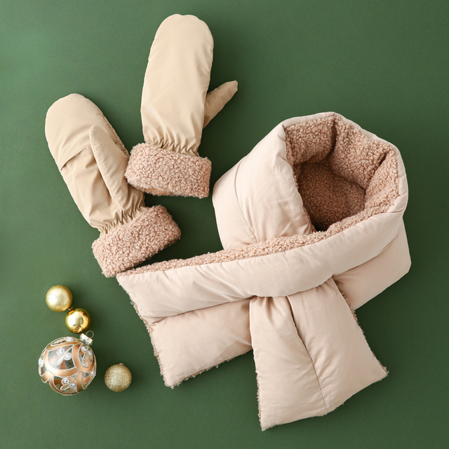 【Francfranc】グローブ ボア：￥3,200ティペット ボア：￥3,200