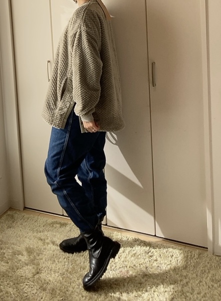 【ワークマン ダイヤフリースプルオーバー】ボタンでサイドが開閉できるサイドスリット付き