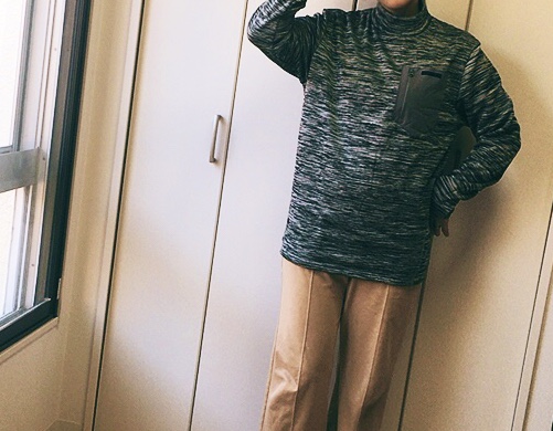 【ワークマン ストレッチマイクロフリース 長袖ハイネック】一枚でも保温性が高いです