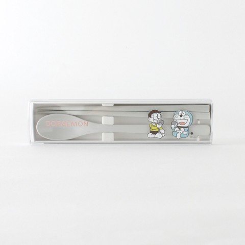 【ヴィレッジヴァンガードオンラインストア／ドラえもんキッチン雑貨】抗菌箸・スプーンセット（fun time）　1,320 円（税込）