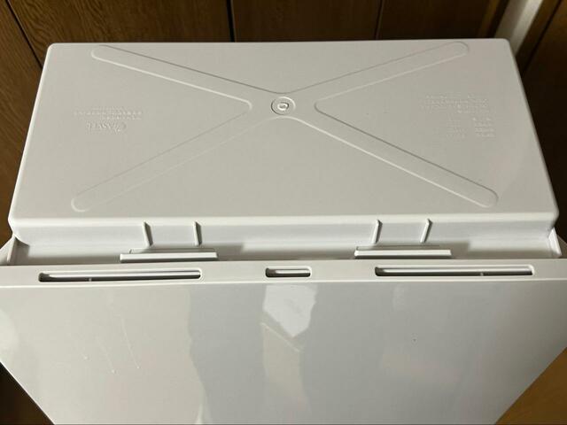 【ニトリ　薄型ワイドペダルペール】容器の底面が上に向くようにします