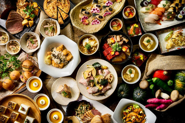 「秋の収穫祭ブッフェ（10月ブッフェイメージ）」＜期間：2025年9月1日〜10月31日＞【ウェスティン都ホテル京都で“秋の収穫の恵み”に舌鼓！「おうみ海老」や「鱧カツバーガー」など地元食材が主役のブッフェ開催！】