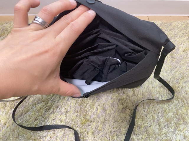 【ワークマン トラベルシェルライトレインポンチョ】サコッシュの中に入れておけます