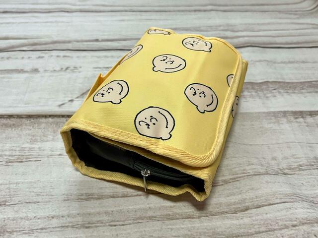 実際にコスメを入れてみました！【sweet（スウィート）2023年11月号増刊付録：PEANUTS（ピーナッツ）チャーリー・ブラウンの三つ折りポーチ】