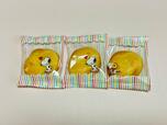 【カルディ×PEANUTS/スヌーピー バンブーコンテナ】スヌーピーのフェイス型の焼き菓子3個入り。パッケージまでしっかりかわいい♪