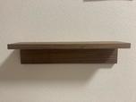 【無印良品　壁に付けられる家具】「棚 ウォールナット材突板　44cm」（1,990円）設置にかかる時間は10分ほど