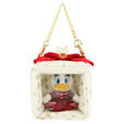 ポーチ 1,600円、ぬいぐるみチャーム 1,200円｜東京ディズニーリゾート「ディズニー・クリスマス」スペシャルグッズ｜「Dazzling Christmas in New York！」のグッズ｜販売店舗：東京ディズニーシー「ガッレリーア・ディズニー」｜発売日：2024年11月8日（金）