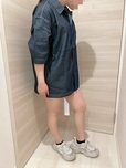 ショートパンツと合わせても女性らしいコーデに【GU デニムオーバーサイズワークシャツ(5分袖)】