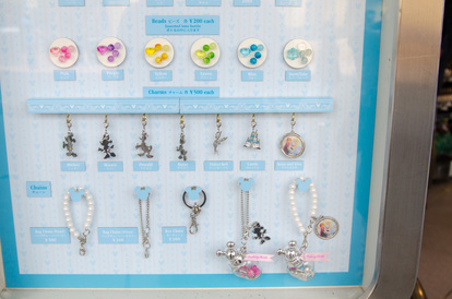 Tdlアナ雪16 自分だけオリジナルが作成できる ウィッシングボトル レザーカービング フォトギャラリー 写真 3 18 ディズニー特集 ウレぴあ総研