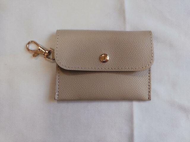 落ち着いたグレージュカラー