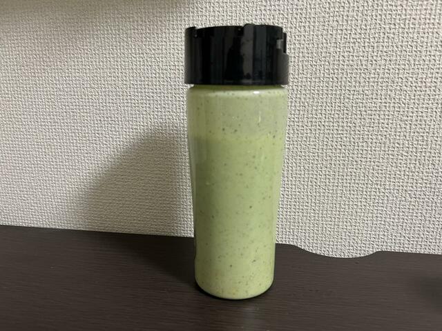 【フルーツデトックス】6日目昼：：小松菜とキウイ（1個）、バナナ（半分）、豆乳のスムージー