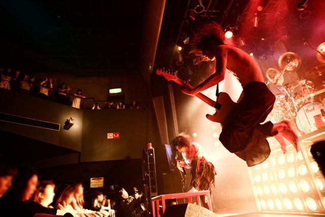 DEZERT　　撮影：小林裕和