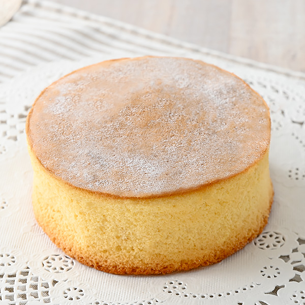 「デカぁ～～～～～～いクリームシフォン」＜価格：298円（税込）＞【27cmのロールケーキ＆エクレア！2倍になった大きなフィナンシェ！ファミマに“なが！デカ！”スイーツ爆誕！】