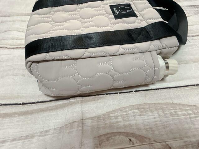 サイドポケットには小型の折り畳み傘が収納可能