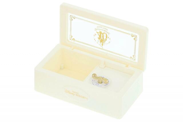 オルゴール 4,500円｜東京ディズニーリゾート40周年“ドリームゴーラウンド”グランドフィナーレ スペシャルグッズ｜発売日：2024年1月23日（火）｜販売店舗：東京ディズニーランド「グランドエンポーリアム」、東京ディズニーシー「エンポーリオ」