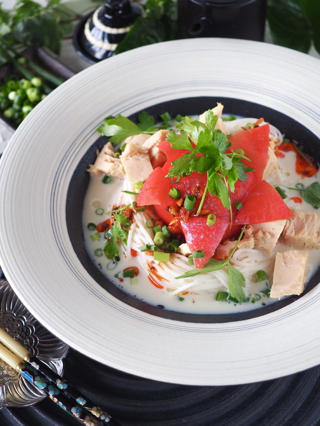 丸ごとトマトとツナの混ぜるだけのタンタン素麺