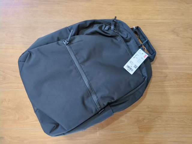 【ユニクロ ファンクショナルバックパック】カラーはブラックのみ。シンプルで合わせやすいです