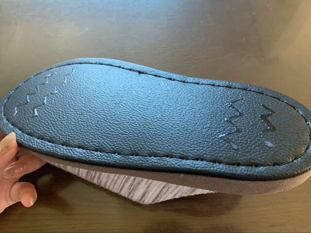 【ダイソー　すべり止め液】ピタッと床で止まり、すべることはなくなりました！