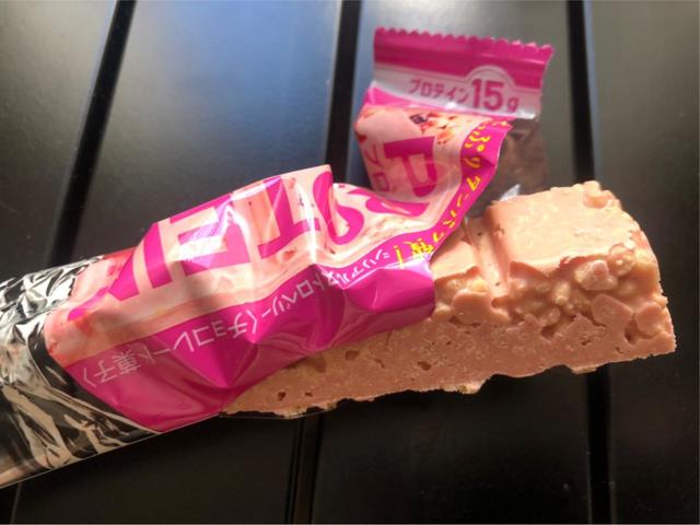 1本満足バー プロテインストロベリー