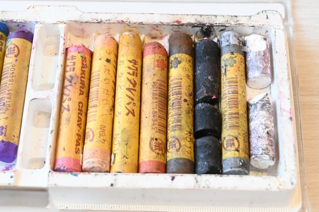 【クレパスのお手入れ方法】薄い色は特にひどい有様に