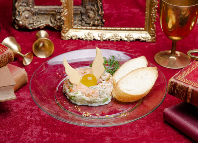 【Harry Potter Cafe】サーモンタルタル with ゴールデン・スニッチ(税込¥1,100)