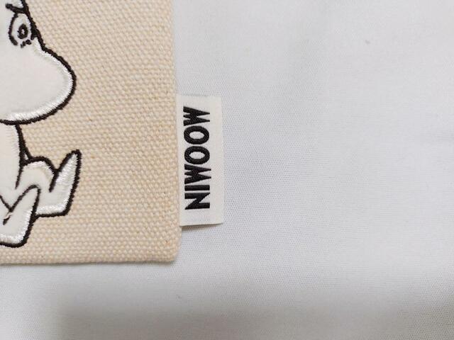 MOOMINのタグつきで、高級感あり【SPRiNG 11月号増刊】付録：MOOMIN（ムーミン）スマホも入る「お財布クラッチバッグ」