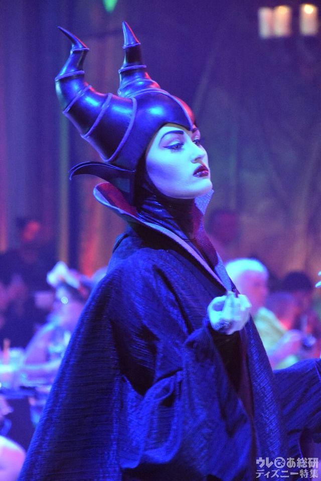 歓声を浴びながらヴィランズが登場！