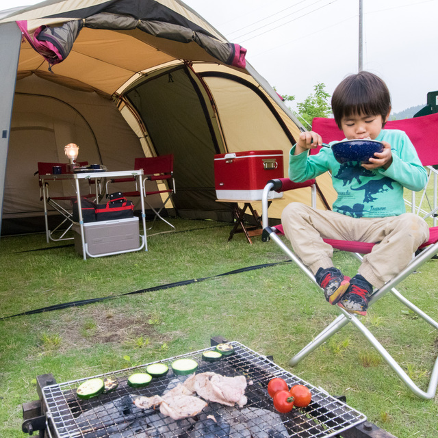 つなんポークの焼肉、ズッキーニ、ミニトマト。どれも美味しくて、シンプルながら、贅沢なBBQの夕食