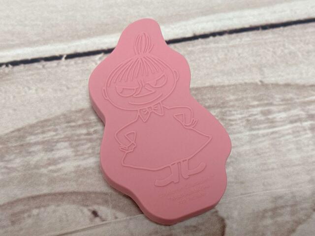 なんと頭皮マッサージができるシリコンブラシもついてきます！