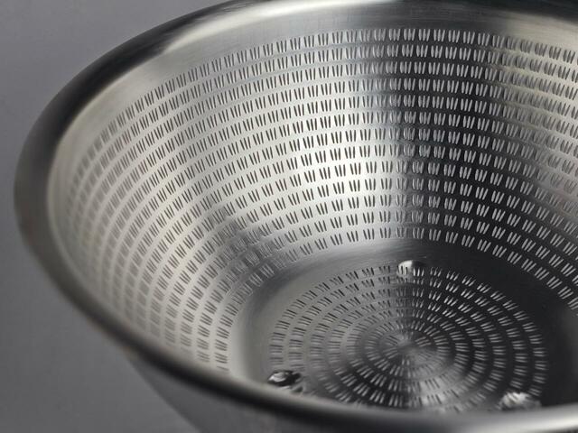 「TKG18-8ステンレス スリットボール」＜期間：1,570円〜6,330円＞【ありそうでなかった“ザル”が完成！洗浄も水切りもストレスフリーな「TKG 18-8ステンレス スリットボール」登場！】